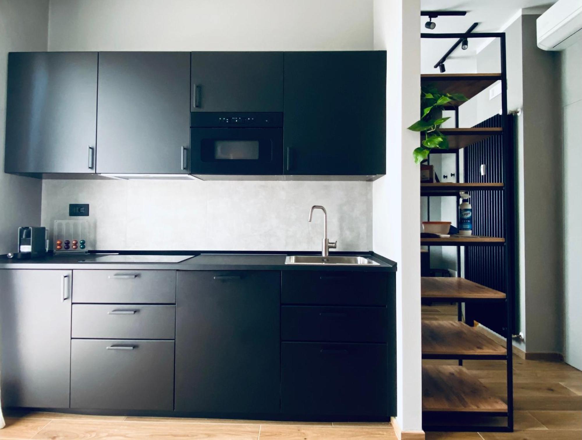 M4 Black Monolocale Moderno E Funzionale 斯坎迪奇 外观 照片